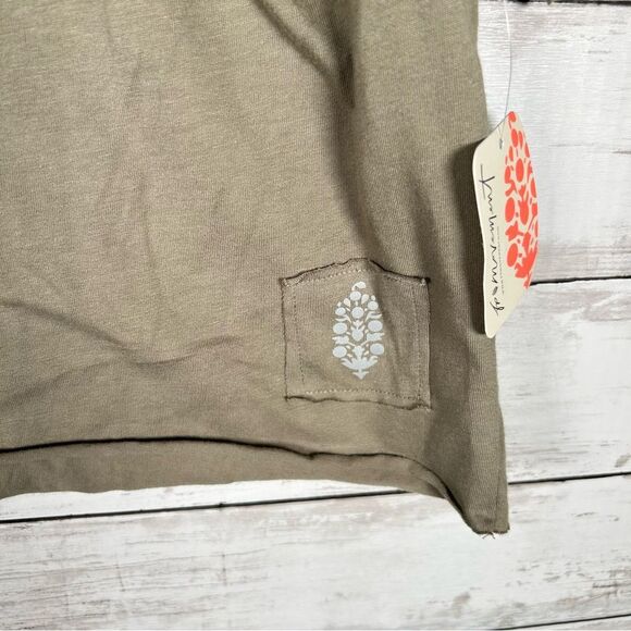 Free People Movement Inspire Logo Sage Green Crop T-shirt S NWT $48 - Picture 4 of 9